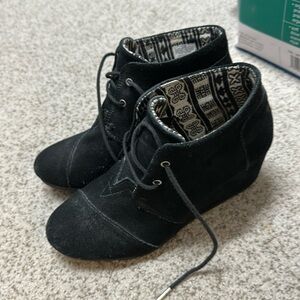 Tom’s ankle booties